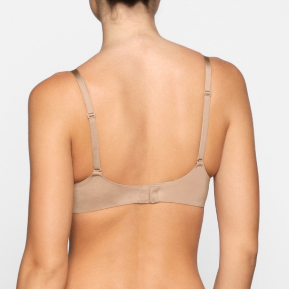 SKIMS Weightless Scoop Bra - Picture 15 of 15